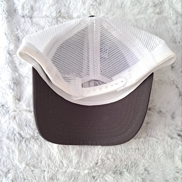Love Your Melon women's snap back mesh gray white adjustable baseball cap. - Picture 7 of 8